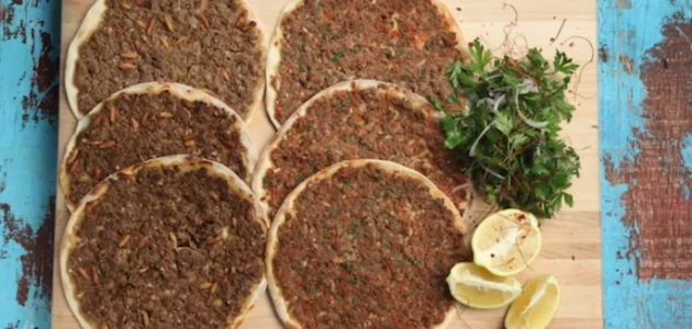 طريقة عمل لحم بعجين لبناني على أصوله